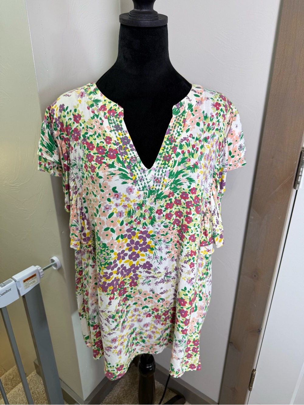 Maurices Rayon Floral Flutter Sleeve V-Neck Notch Blouse Tunic Spring Plus‎ 2X